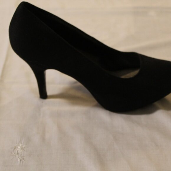 PUMPS - Picture 2 of 2